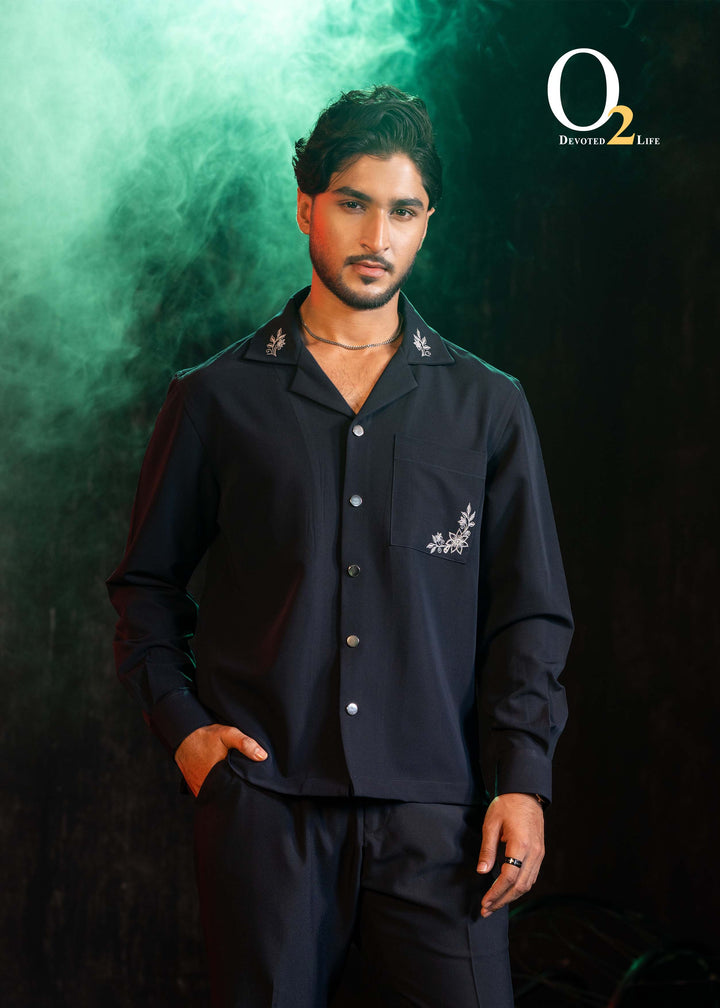 Relaxed revere poplin shirt with embroidery in black ENVY