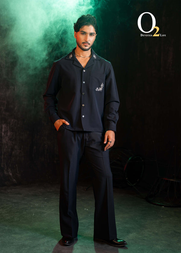Relaxed revere poplin shirt with embroidery in black ENVY